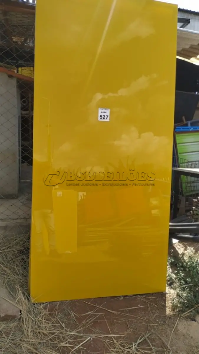 LOTE 527 - 05 PAINÉIS DE VIDRO NA COR AMARELA 2,59X1,19. (NO ESTADO) ATENÇÃO! FAZER A VISITAÇÃO ANTES DE ARREMATAR, NÃO SABEMOS SE FUNCIONA, LEILÃO NÃO TEM GARANTIA E NEM DEVOLUÇÃO, SUJEITO A POSSÍVEIS AVARIAS VISÍVEIS/OCULTAS E/OU AUSÊNCIA DE COMPONENTES.