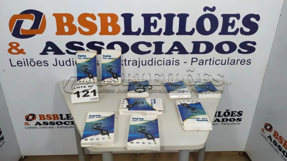 LOTE 121 - 09  CARREGADORES NOTEBOOK AUTOMOTIVO (NO ESTADO, NÃO SABEMOS SE FUNCIONA. LEILÃO NÃO TEM GARANTIA E NEM DEVOLUÇÃO, SUJEITO A POSSÍVEIS AVARIAS VISÍVEIS/OCULTAS E/OU AUSÊNCIA DE COMPONENTES)