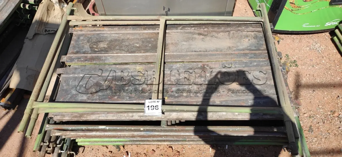 LOTE 196 - 10 PEÇAS ANDAIMES DE 1 X 1,50M COM 04 PLATAFORMA DE 1,50M. (NO ESTADO, NÃO SABEMOS SE FUNCIONA. LEILÃO NÃO TEM GARANTIA E NEM DEVOLUÇÃO, SUJEITO A POSSÍVEIS AVARIAS VISÍVEIS/OCULTAS E/OU AUSÊNCIA DE COMPONENTES)