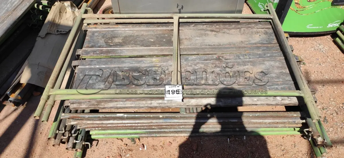 LOTE 196 - 10 PEÇAS ANDAIMES DE 1 X 1,50M COM 04 PLATAFORMA DE 1,50M. (NO ESTADO, NÃO SABEMOS SE FUNCIONA. LEILÃO NÃO TEM GARANTIA E NEM DEVOLUÇÃO, SUJEITO A POSSÍVEIS AVARIAS VISÍVEIS/OCULTAS E/OU AUSÊNCIA DE COMPONENTES)