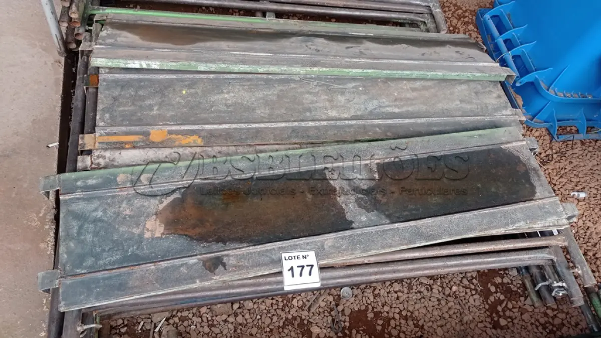LOTE 177 - 10 PEÇAS ANDAIMES DE 1 X 1,50M COM 04 PLATAFORMA DE 1,50M. (NO ESTADO, NÃO SABEMOS SE FUNCIONA. LEILÃO NÃO TEM GARANTIA E NEM DEVOLUÇÃO, SUJEITO A POSSÍVEIS AVARIAS VISÍVEIS/OCULTAS E/OU AUSÊNCIA DE COMPONENTES)