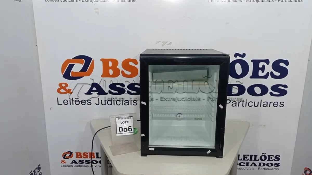 LOTE 056 - 01 FRIGOBAR. (NO ESTADO) ATENÇÃO! FAZER A VISITAÇÃO ANTES DE ARREMATAR, NÃO SABEMOS SE FUNCIONA, LEILÃO NÃO TEM GARANTIA E NEM DEVOLUÇÃO, SUJEITO A POSSÍVEIS AVARIAS VISÍVEIS/OCULTAS E/OU AUSÊNCIA DE COMPONENTES.