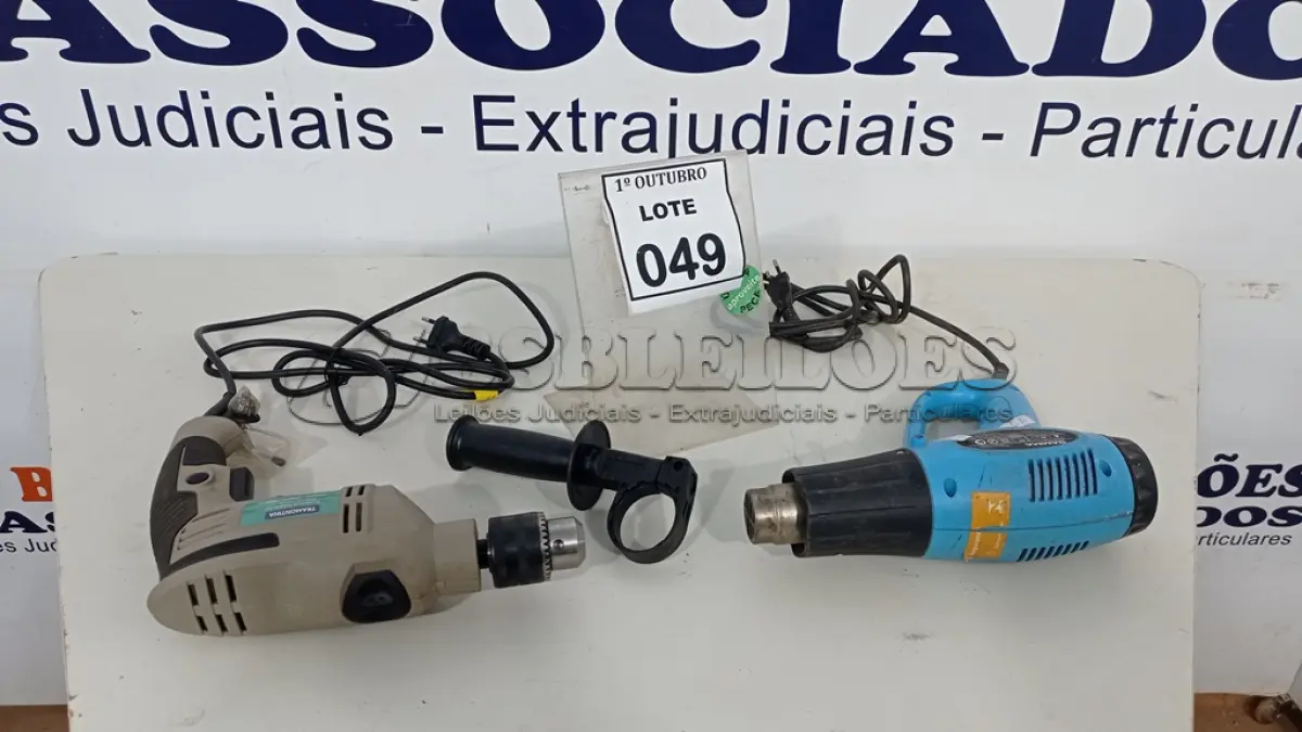 LOTE 049 - 01 FURADEIRA DE IMPACTO1/2 MARCA TRAMONTINA E 01 SOPRADOR TÉRMICO MARCA GAMMA. (NO ESTADO) ATENÇÃO! FAZER A VISITAÇÃO ANTES DE ARREMATAR, NÃO SABEMOS SE FUNCIONA, LEILÃO NÃO TEM GARANTIA E NEM DEVOLUÇÃO, SUJEITO A POSSÍVEIS AVARIAS VISÍVEIS/OCULTAS E/OU AUSÊNCIA DE COMPONENTES.