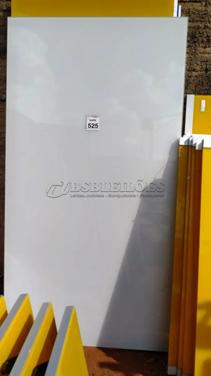 LOTE 525 - 08 PAINÉIS DE VIDRO COM CORES E TAMANHOS VARIADOS. (NO ESTADO) ATENÇÃO! FAZER A VISITAÇÃO ANTES DE ARREMATAR, NÃO SABEMOS SE FUNCIONA, LEILÃO NÃO TEM GARANTIA E NEM DEVOLUÇÃO, SUJEITO A POSSÍVEIS AVARIAS VISÍVEIS/OCULTAS E/OU AUSÊNCIA DE COMPONENTES.