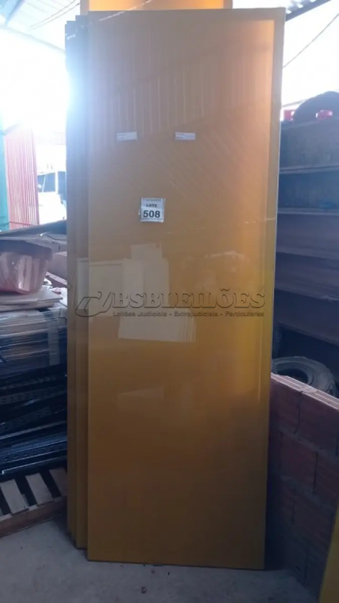 LOTE 508 - 07 PAINÉIS DE VIDRO NA COR AMARELA DE 2,39X0,80. (NO ESTADO) ATENÇÃO! FAZER A VISITAÇÃO ANTES DE ARREMATAR, NÃO SABEMOS SE FUNCIONA, LEILÃO NÃO TEM GARANTIA E NEM DEVOLUÇÃO, SUJEITO A POSSÍVEIS AVARIAS VISÍVEIS/OCULTAS E/OU AUSÊNCIA DE COMPONENTES.