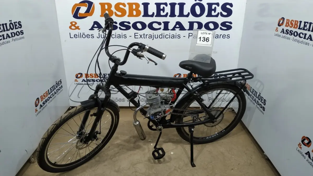 LOTE 136 - 01 BICICLETA MOTORIZADA BIKELETE 80 CILINDRADAS. (NO ESTADO, NÃO SABEMOS SE FUNCIONA. LEILÃO NÃO TEM GARANTIA E NEM DEVOLUÇÃO, SUJEITO A POSSÍVEIS AVARIAS VISÍVEIS/OCULTAS E/OU AUSÊNCIA DE COMPONENTES)