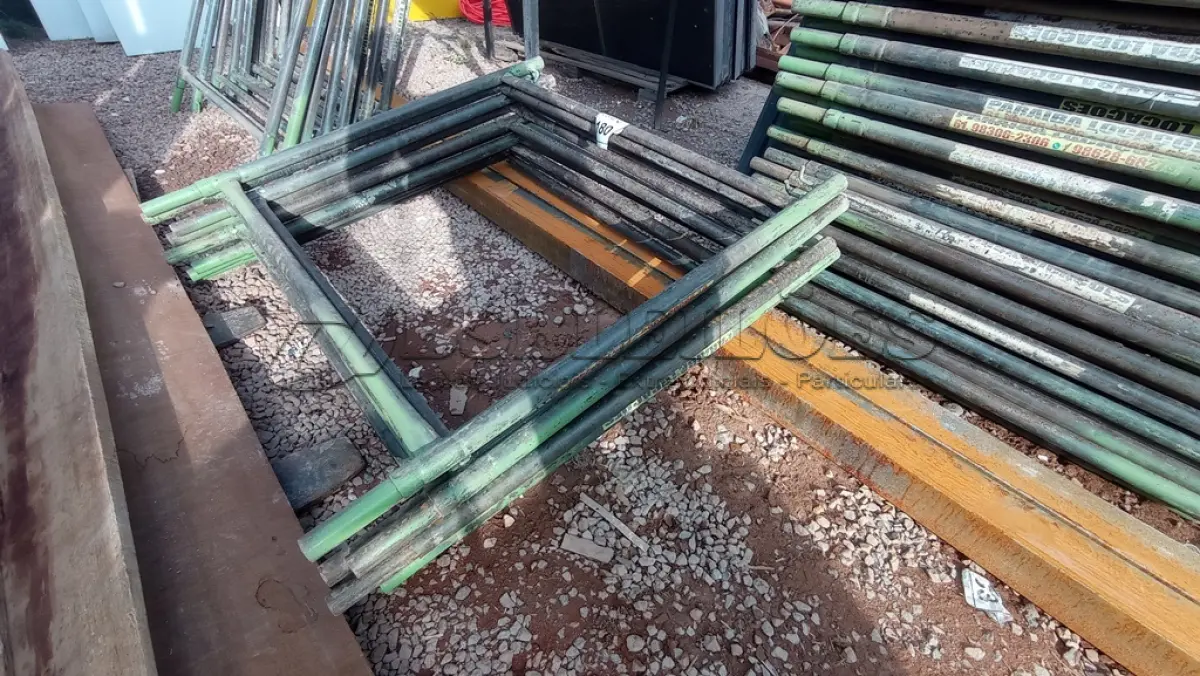 LOTE 180 - 10 PEÇAS ANDAIMES DE 1 X 1M (NO ESTADO, NÃO SABEMOS SE FUNCIONA. LEILÃO NÃO TEM GARANTIA E NEM DEVOLUÇÃO, SUJEITO A POSSÍVEIS AVARIAS VISÍVEIS/OCULTAS E/OU AUSÊNCIA DE COMPONENTES)