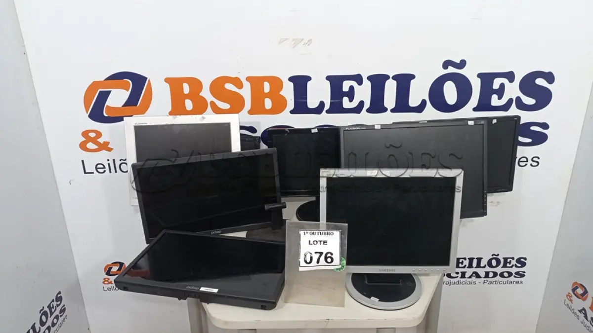 LOTE 076 - 08 MONITORES DE MARCAS E MODELOS DIVERSOS. (NO ESTADO) ATENÇÃO! FAZER A VISITAÇÃO ANTES DE ARREMATAR, NÃO SABEMOS SE FUNCIONA, LEILÃO NÃO TEM GARANTIA E NEM DEVOLUÇÃO, SUJEITO A POSSÍVEIS AVARIAS VISÍVEIS/OCULTAS E/OU AUSÊNCIA DE COMPONENTES