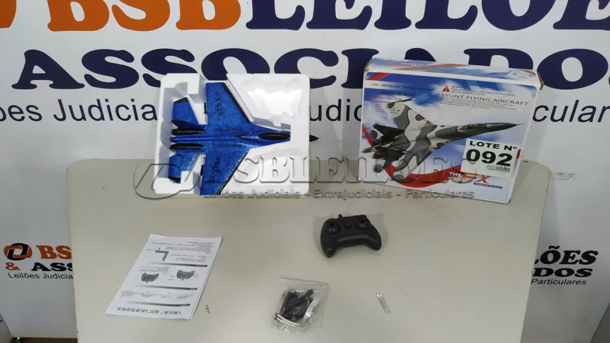 LOTE 092 - 01 AVIÃO COM CONTROLE REMOTO FX620 (NO ESTADO, NÃO SABEMOS SE FUNCIONA. LEILÃO NÃO TEM GARANTIA E NEM DEVOLUÇÃO, SUJEITO A POSSÍVEIS AVARIAS VISÍVEIS/OCULTAS E/OU AUSÊNCIA DE COMPONENTES)