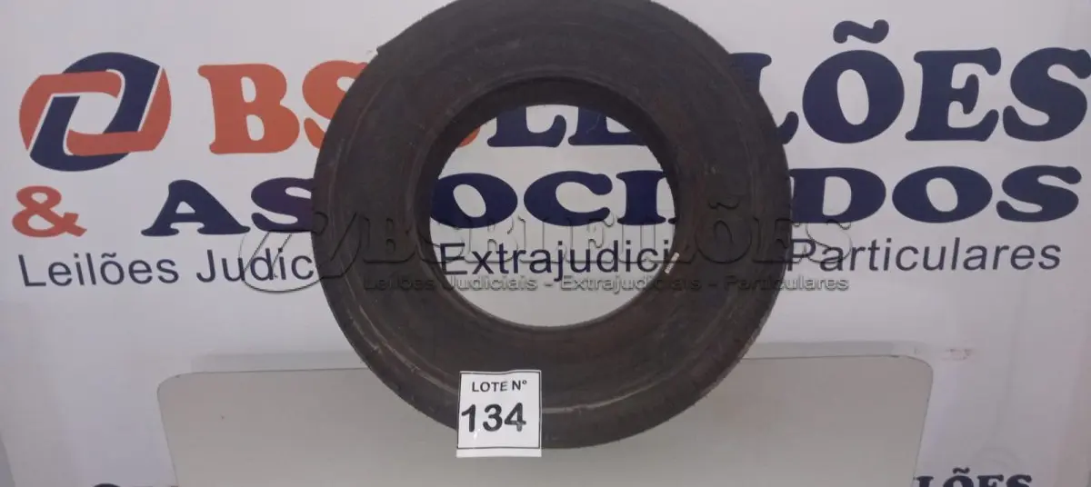 LOTE 134 - 01 PNEU ITARO ARO 14 IT108 185R14C 102/100R. (NO ESTADO, NÃO SABEMOS SE FUNCIONA. LEILÃO NÃO TEM GARANTIA E NEM DEVOLUÇÃO, SUJEITO A POSSÍVEIS AVARIAS VISÍVEIS/OCULTAS E/OU AUSÊNCIA DE COMPONENTES)