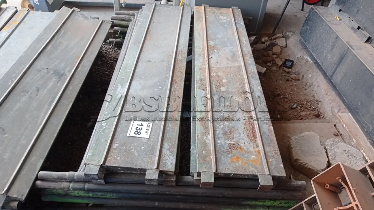 LOTE 138 - 10 PEÇAS ANDAIMES DE 1 X 1,50M COM 04 PLATAFORMA DE 1,50M (NO ESTADO, NÃO SABEMOS SE FUNCIONA. LEILÃO NÃO TEM GARANTIA E NEM DEVOLUÇÃO, SUJEITO A POSSÍVEIS AVARIAS VISÍVEIS/OCULTAS E/OU AUSÊNCIA DE COMPONENTES)