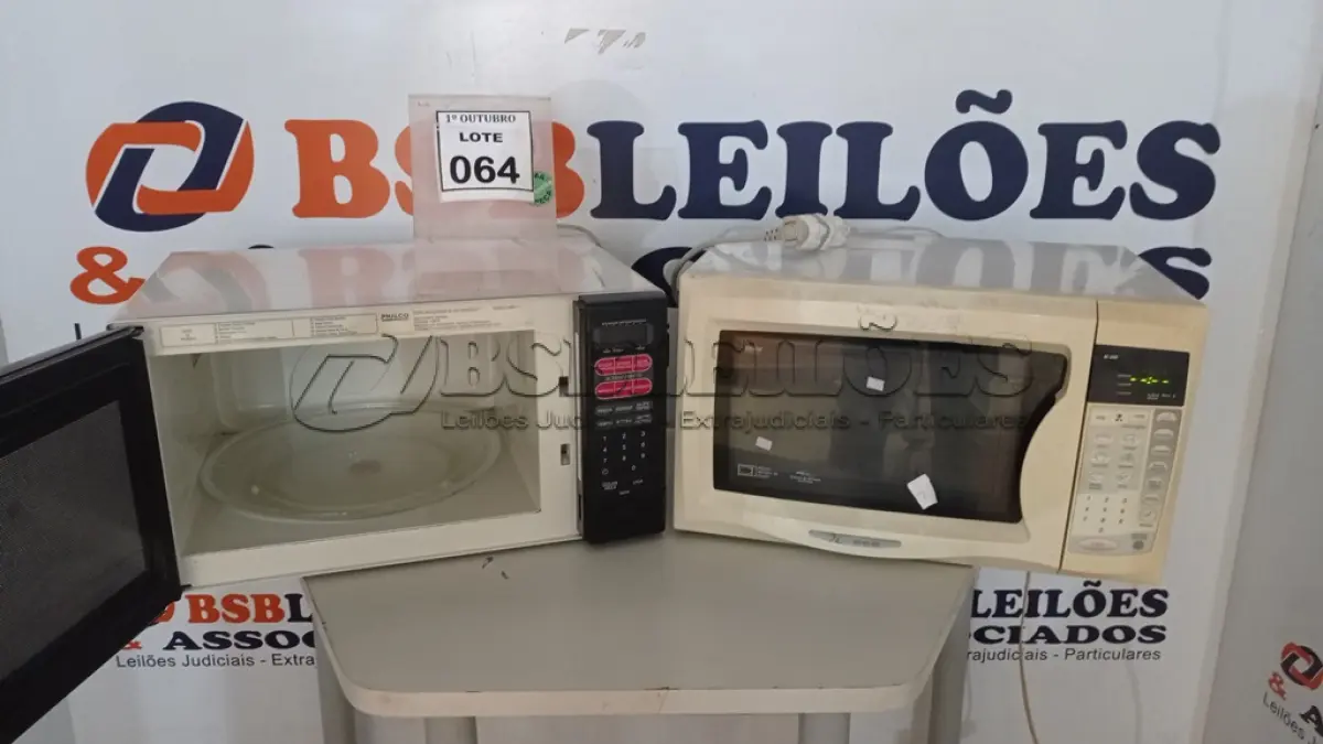 LOTE 064 - 02 MICRO-ONDAS. (NO ESTADO) ATENÇÃO! FAZER A VISITAÇÃO ANTES DE ARREMATAR, NÃO SABEMOS SE FUNCIONA, LEILÃO NÃO TEM GARANTIA E NEM DEVOLUÇÃO, SUJEITO A POSSÍVEIS AVARIAS VISÍVEIS/OCULTAS E/OU AUSÊNCIA DE COMPONENTES