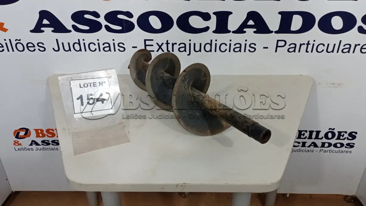 LOTE 154 - 01 BROCA PERFURADOR DE SOLO. (NO ESTADO, NÃO SABEMOS SE FUNCIONA. LEILÃO NÃO TEM GARANTIA E NEM DEVOLUÇÃO, SUJEITO A POSSÍVEIS AVARIAS VISÍVEIS/OCULTAS E/OU AUSÊNCIA DE COMPONENTES)