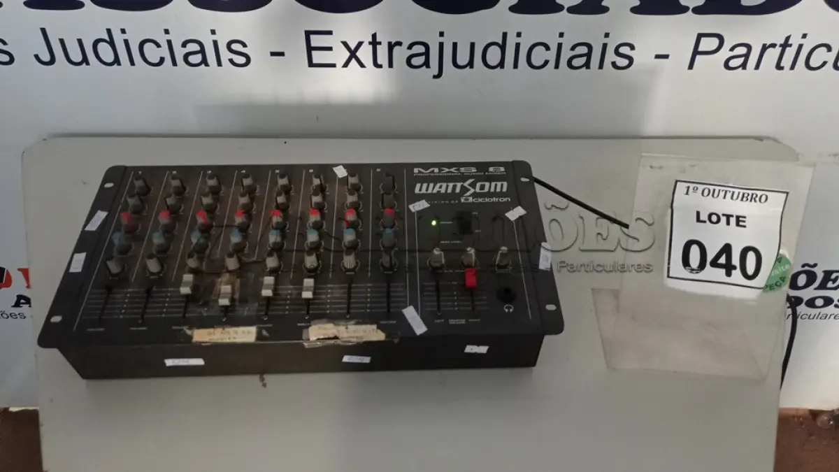 LOTE 040 - 01 MESA DE SOM 06 CANAIS MODELO MXS6 MARCA CICLOTRON. (NO ESTADO) ATENÇÃO! FAZER A VISITAÇÃO ANTES DE ARREMATAR, NÃO SABEMOS SE FUNCIONA, LEILÃO NÃO TEM GARANTIA E NEM DEVOLUÇÃO, SUJEITO A POSSÍVEIS AVARIAS VISÍVEIS/OCULTAS E/OU AUSÊNCIA DE COMPONENTES.