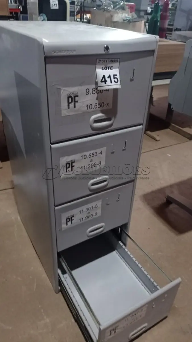 LOTE 415 - 01 ARQUIVO DE AÇO COM 04 GAVETAS. (NO ESTADO) ATENÇÃO! FAZER A VISITAÇÃO ANTES DE ARREMATAR, NÃO SABEMOS SE FUNCIONA, LEILÃO NÃO TEM GARANTIA E NEM DEVOLUÇÃO, SUJEITO A POSSÍVEIS AVARIAS VISÍVEIS/OCULTAS E/OU AUSÊNCIA DE COMPONENTES.