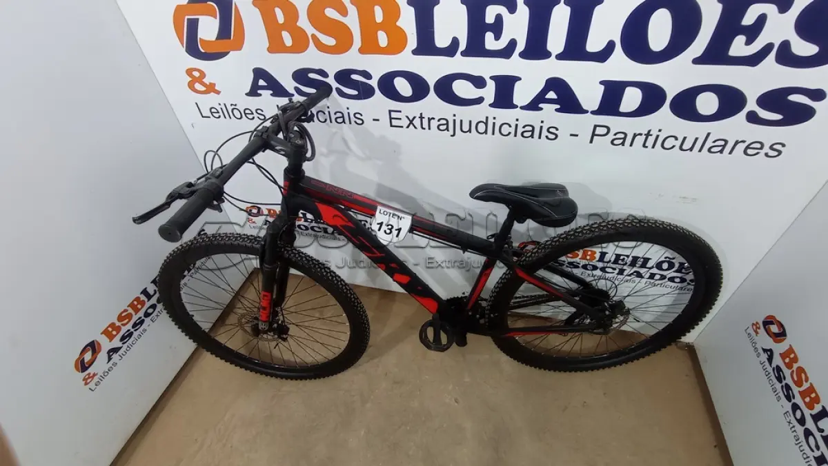LOTE 131 - 01 BICICLETA MARCA SKY ARO 29 FREIO À DISCO. (NO ESTADO, NÃO SABEMOS SE FUNCIONA. LEILÃO NÃO TEM GARANTIA E NEM DEVOLUÇÃO, SUJEITO A POSSÍVEIS AVARIAS VISÍVEIS/OCULTAS E/OU AUSÊNCIA DE COMPONENTES)