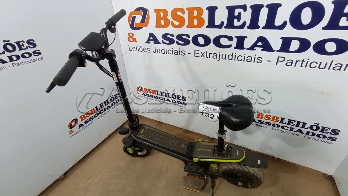LOTE 132 - 01 PATINETE ELÉTRICO COM BANCO MUV FLOW 1000W 48V MXF COR PRETO/VERDE. (NO ESTADO, NÃO SABEMOS SE FUNCIONA. LEILÃO NÃO TEM GARANTIA E NEM DEVOLUÇÃO, SUJEITO A POSSÍVEIS AVARIAS VISÍVEIS/OCULTAS E/OU AUSÊNCIA DE COMPONENTES)