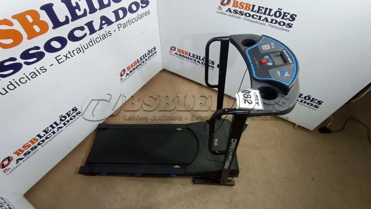 LOTE 082 - 01 ESTEIRA ERGOMÉTRICA ELETRÔNICA DREAM FITNESS RUN FIT 1600 (NO ESTADO, NÃO SABEMOS SE FUNCIONA. LEILÃO NÃO TEM GARANTIA E NEM DEVOLUÇÃO, SUJEITO A POSSÍVEIS AVARIAS VISÍVEIS/OCULTAS E/OU AUSÊNCIA DE COMPONENTES)