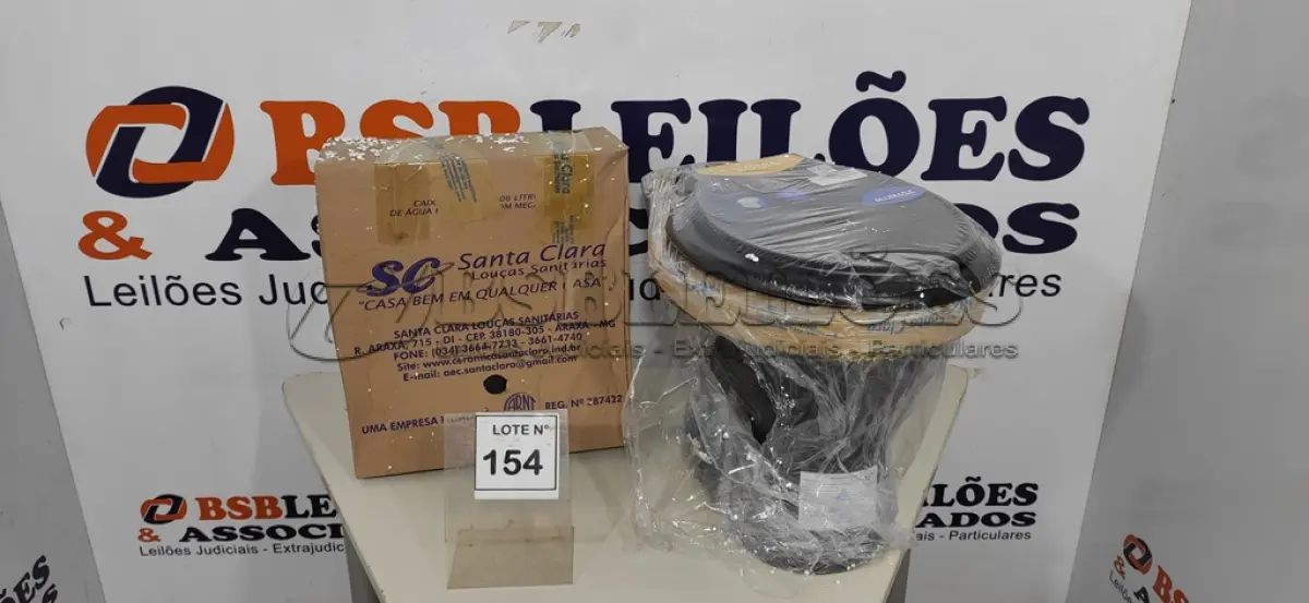 LOTE 154 - 01 KIT VASO BACIA COM CAIXA ACOPLADA PRETO SANTA CLARA. (NO ESTADO, NÃO SABEMOS SE FUNCIONA. LEILÃO NÃO TEM GARANTIA E NEM DEVOLUÇÃO, SUJEITO A POSSÍVEIS AVARIAS VISÍVEIS/OCULTAS E/OU AUSÊNCIA DE COMPONENTES)