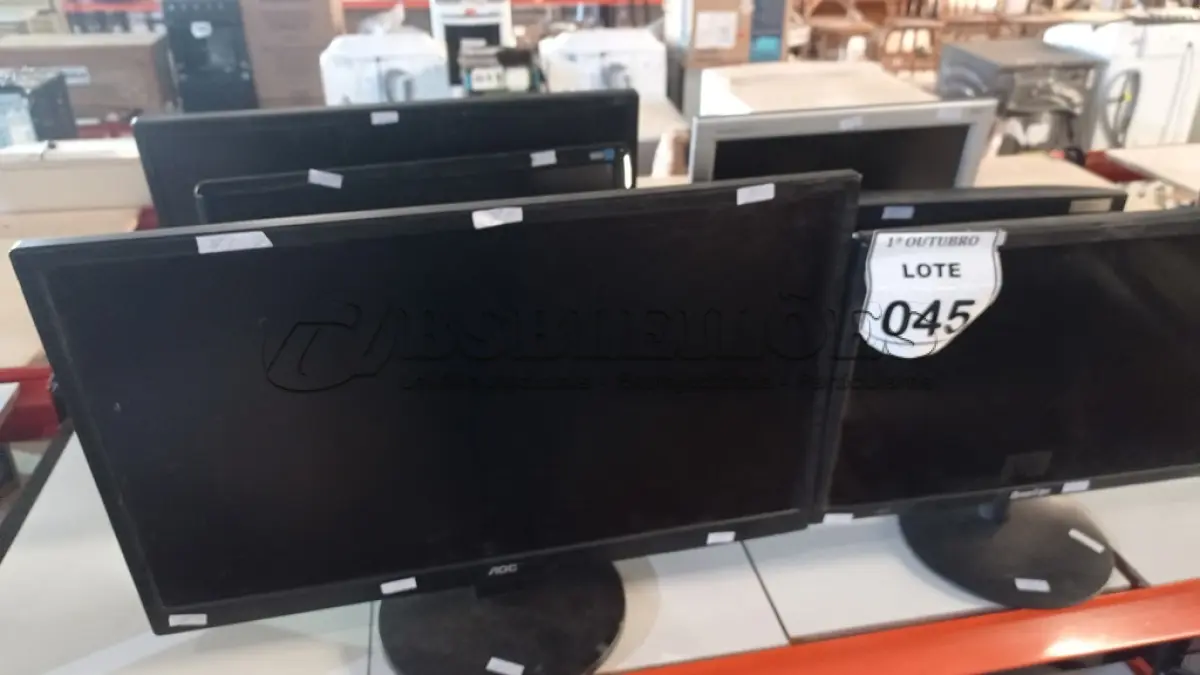 LOTE 045 - 06 MONITORES DE MARCAS E MODELOS DIVERSOS. (NO ESTADO) ATENÇÃO! FAZER A VISITAÇÃO ANTES DE ARREMATAR, NÃO SABEMOS SE FUNCIONA, LEILÃO NÃO TEM GARANTIA E NEM DEVOLUÇÃO, SUJEITO A POSSÍVEIS AVARIAS VISÍVEIS/OCULTAS E/OU AUSÊNCIA DE COMPONENTES.
