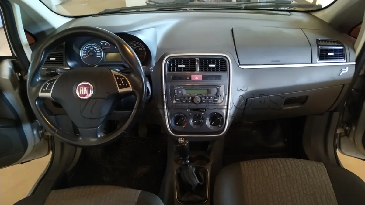 LOTE 164 - 01 FIAT PUNTO ESSENCE 1.6 ALCOOL/GASOLINA, ANO 2011/2011 NA COR PRATA. (NO ESTADO)
