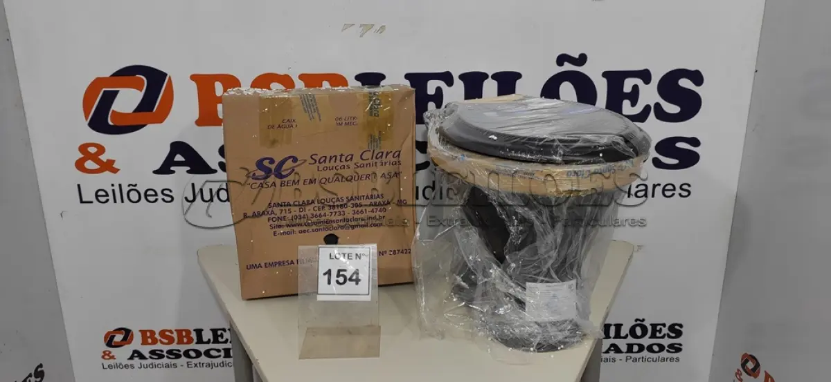 LOTE 154 - 01 KIT VASO BACIA COM CAIXA ACOPLADA PRETO SANTA CLARA. (NO ESTADO, NÃO SABEMOS SE FUNCIONA. LEILÃO NÃO TEM GARANTIA E NEM DEVOLUÇÃO, SUJEITO A POSSÍVEIS AVARIAS VISÍVEIS/OCULTAS E/OU AUSÊNCIA DE COMPONENTES)