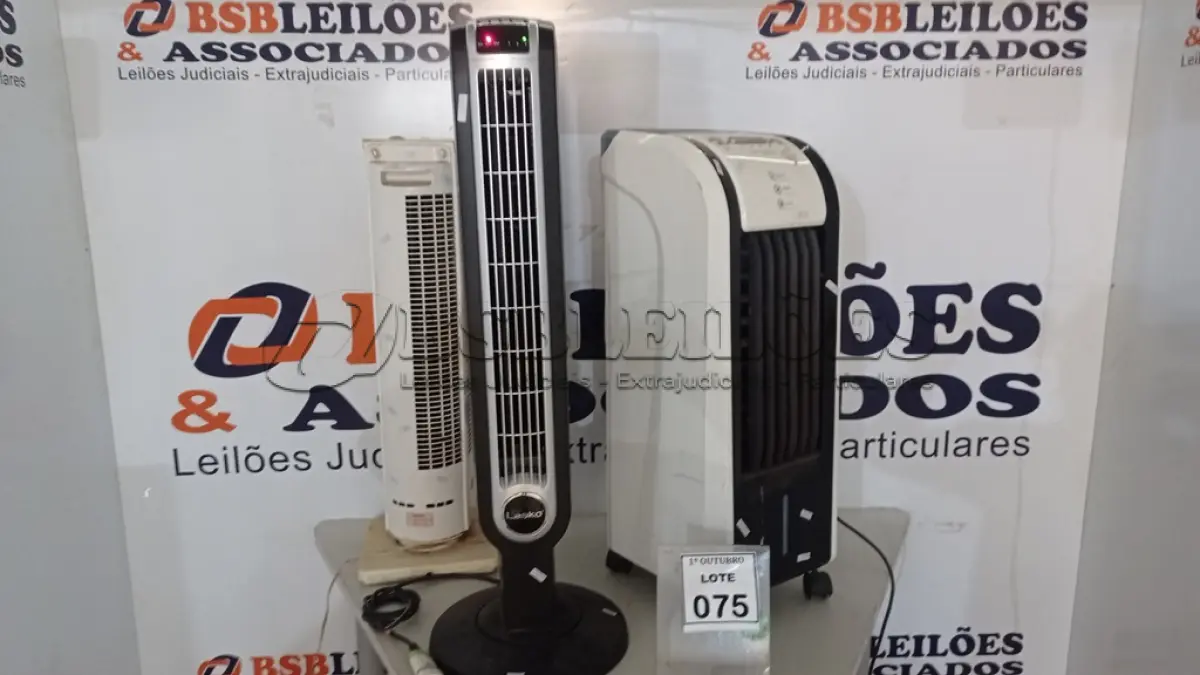 LOTE 075 - 02 VENTILADORES TORRE E 01 CLIMATIZADOR DE AR. (NO ESTADO) ATENÇÃO! FAZER A VISITAÇÃO ANTES DE ARREMATAR, NÃO SABEMOS SE FUNCIONA, LEILÃO NÃO TEM GARANTIA E NEM DEVOLUÇÃO, SUJEITO A POSSÍVEIS AVARIAS VISÍVEIS/OCULTAS E/OU AUSÊNCIA DE COMPONENTES.