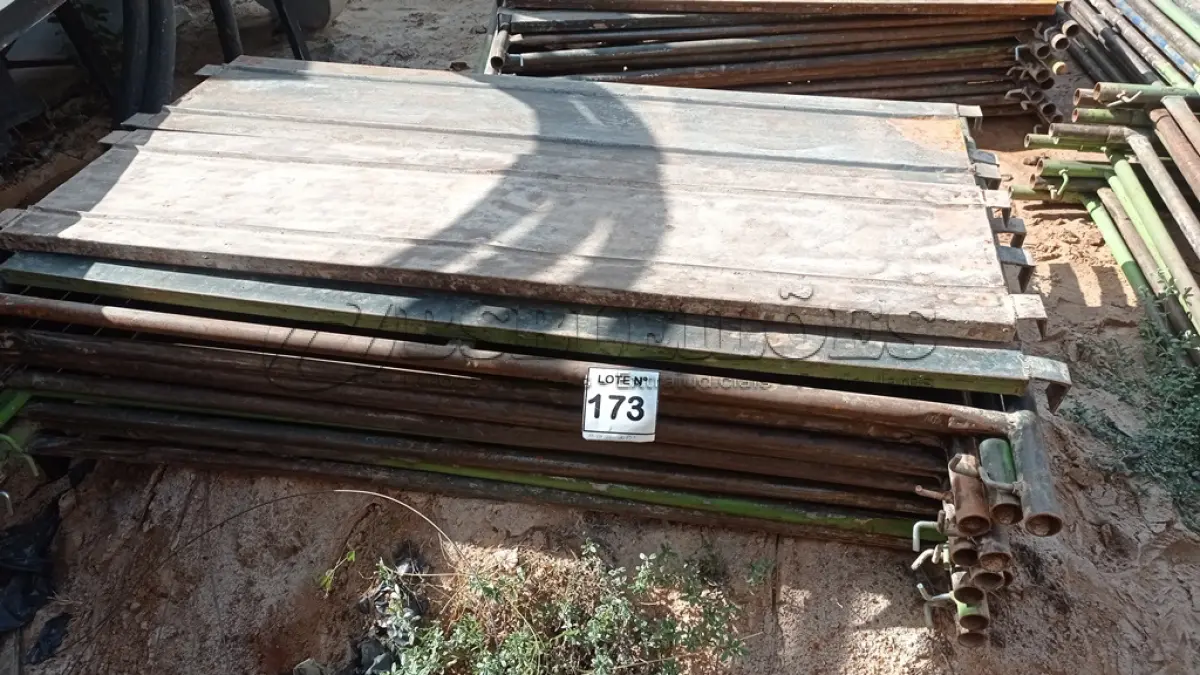 LOTE 173 - 10 PEÇAS ANDAIMES DE 1 X 1,50M COM 04 PLATAFORMA DE 1,50M. (NO ESTADO, NÃO SABEMOS SE FUNCIONA. LEILÃO NÃO TEM GARANTIA E NEM DEVOLUÇÃO, SUJEITO A POSSÍVEIS AVARIAS VISÍVEIS/OCULTAS E/OU AUSÊNCIA DE COMPONENTES)