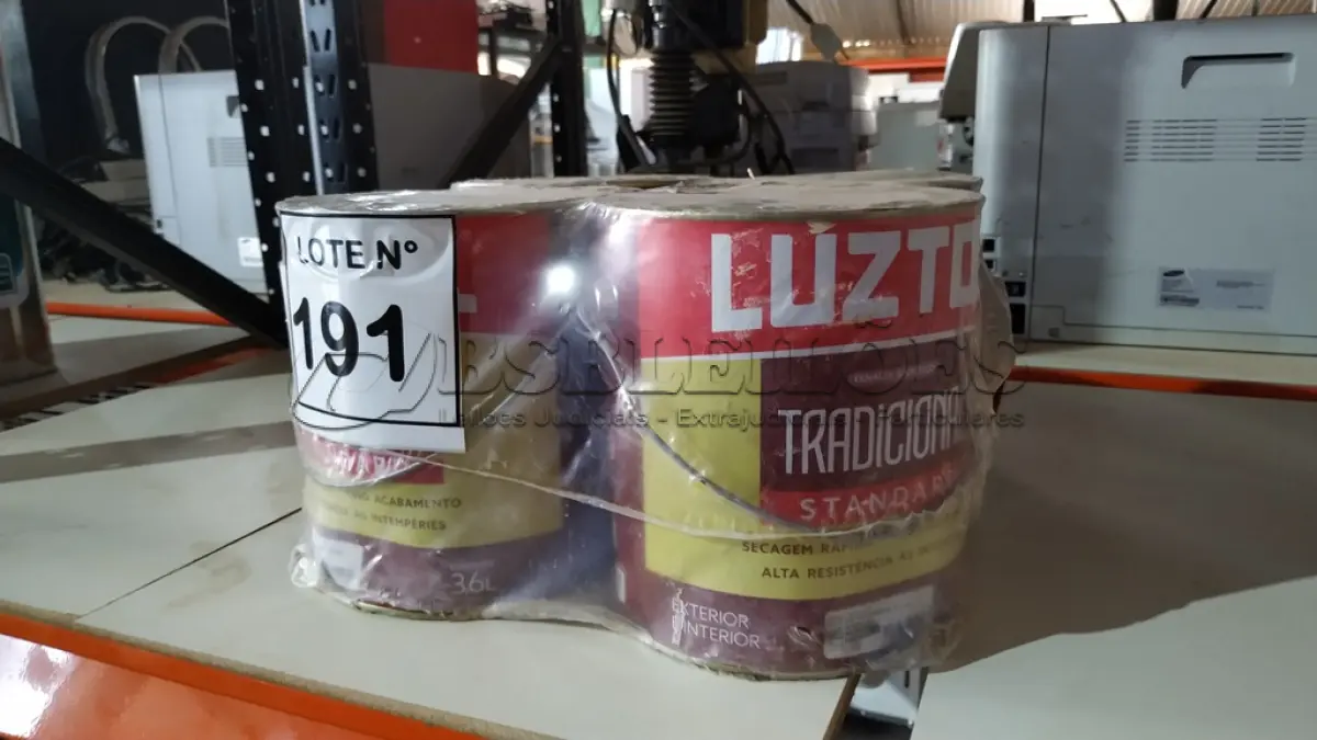 LOTE 191 - 04 LATAS DE ESMALTE SINTÉTICO COM 3,6L CADA NA COR VERMELHO MARCA LUZTOL. (NO ESTADO, NÃO SABEMOS SE FUNCIONA. LEILÃO NÃO TEM GARANTIA E NEM DEVOLUÇÃO, SUJEITO A POSSÍVEIS AVARIAS VISÍVEIS/OCULTAS E/OU AUSÊNCIA DE COMPONENTES)