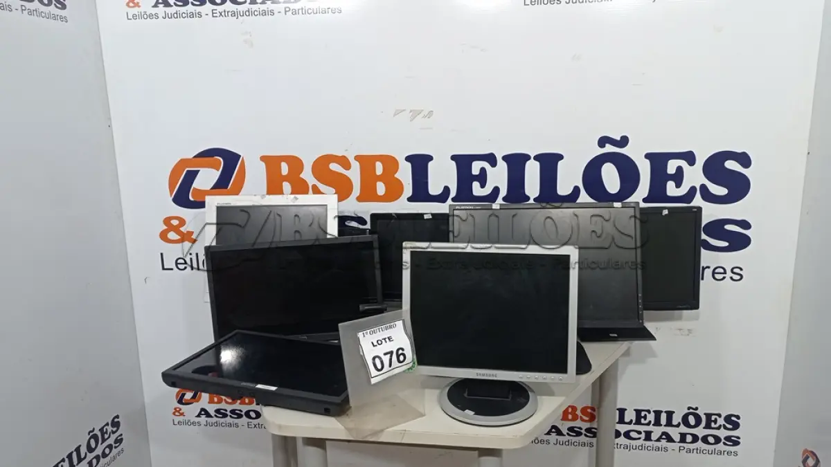 LOTE 076 - 08 MONITORES DE MARCAS E MODELOS DIVERSOS. (NO ESTADO) ATENÇÃO! FAZER A VISITAÇÃO ANTES DE ARREMATAR, NÃO SABEMOS SE FUNCIONA, LEILÃO NÃO TEM GARANTIA E NEM DEVOLUÇÃO, SUJEITO A POSSÍVEIS AVARIAS VISÍVEIS/OCULTAS E/OU AUSÊNCIA DE COMPONENTES