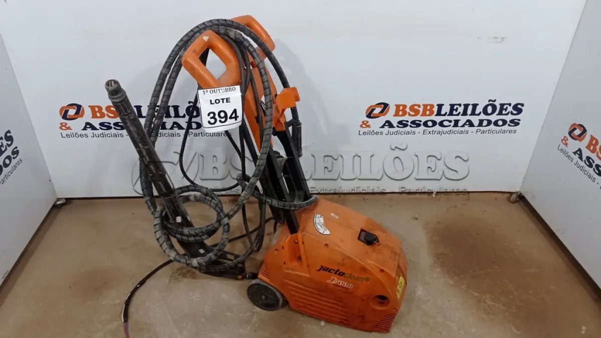 LOTE 394 - 01 LAVADORA DE ALTA PRESSÃO MARCA JACTOCLEAN. (NO ESTADO) ATENÇÃO! FAZER A VISITAÇÃO ANTES DE ARREMATAR, NÃO SABEMOS SE FUNCIONA, LEILÃO NÃO TEM GARANTIA E NEM DEVOLUÇÃO, SUJEITO A POSSÍVEIS AVARIAS VISÍVEIS/OCULTAS E/OU AUSÊNCIA DE COMPONENTES.