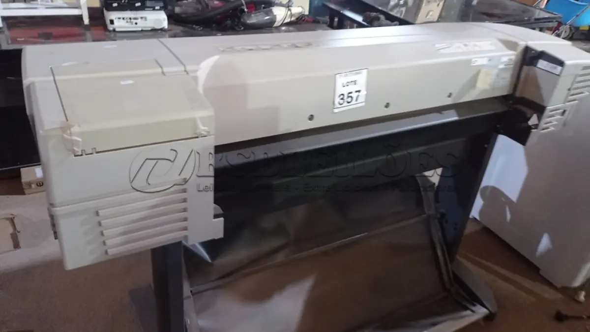 LOTE 357 - 01 PLOTTER MARCA HP MODELO DESIGNJET 500. (NO ESTADO) ATENÇÃO! FAZER A VISITAÇÃO ANTES DE ARREMATAR, NÃO SABEMOS SE FUNCIONA, LEILÃO NÃO TEM GARANTIA E NEM DEVOLUÇÃO, SUJEITO A POSSÍVEIS AVARIAS VISÍVEIS/OCULTAS E/OU AUSÊNCIA DE COMPONENTES.