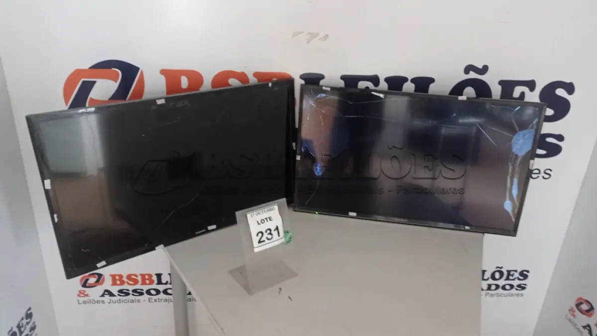 LOTE 231 - 02 TVS LCD 32’’ MARCAS SAMSUNG E PANASONIC. (NO ESTADO) ATENÇÃO! FAZER A VISITAÇÃO ANTES DE ARREMATAR, NÃO SABEMOS SE FUNCIONA, LEILÃO NÃO TEM GARANTIA E NEM DEVOLUÇÃO, SUJEITO A POSSÍVEIS AVARIAS VISÍVEIS/OCULTAS E/OU AUSÊNCIA DE COMPONENTES.