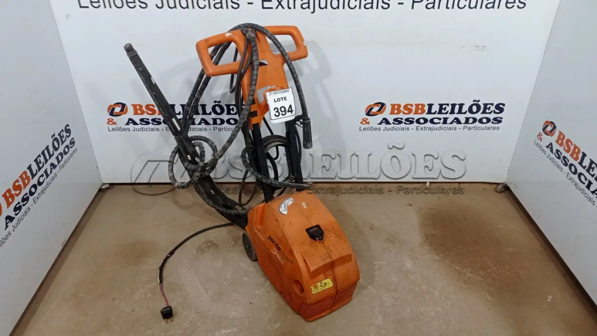 LOTE 394 - 01 LAVADORA DE ALTA PRESSÃO MARCA JACTOCLEAN. (NO ESTADO) ATENÇÃO! FAZER A VISITAÇÃO ANTES DE ARREMATAR, NÃO SABEMOS SE FUNCIONA, LEILÃO NÃO TEM GARANTIA E NEM DEVOLUÇÃO, SUJEITO A POSSÍVEIS AVARIAS VISÍVEIS/OCULTAS E/OU AUSÊNCIA DE COMPONENTES.