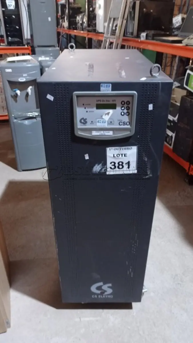 LOTE 381 - 01 NOBREAK 15 KVA. (NO ESTADO) ATENÇÃO! FAZER A VISITAÇÃO ANTES DE ARREMATAR, NÃO SABEMOS SE FUNCIONA, LEILÃO NÃO TEM GARANTIA E NEM DEVOLUÇÃO, SUJEITO A POSSÍVEIS AVARIAS VISÍVEIS/OCULTAS E/OU AUSÊNCIA DE COMPONENTES.