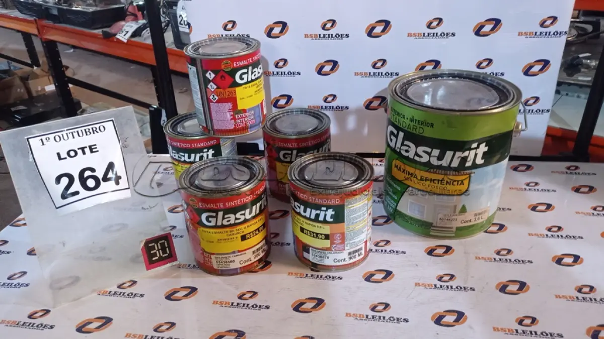 LOTE 264 - 01 LATA DE ACRÍLICO FOSCO 3,6L NA COR FOSCO EQUILÍBRIO MARCA GLASURIT E 05 LATAS DE ESMALTE SINTÉTICO DE 900ML CORES VARIADAS MARCA GLASURIT. (NO ESTADO) ATENÇÃO! FAZER A VISITAÇÃO ANTES DE ARREMATAR, NÃO SABEMOS SE FUNCIONA, LEILÃO NÃO TEM GARANTIA E NEM DEVOLUÇÃO, SUJEITO A POSSÍVEIS AVARIAS VISÍVEIS/OCULTAS E/OU AUSÊNCIA DE COMPONENTES.