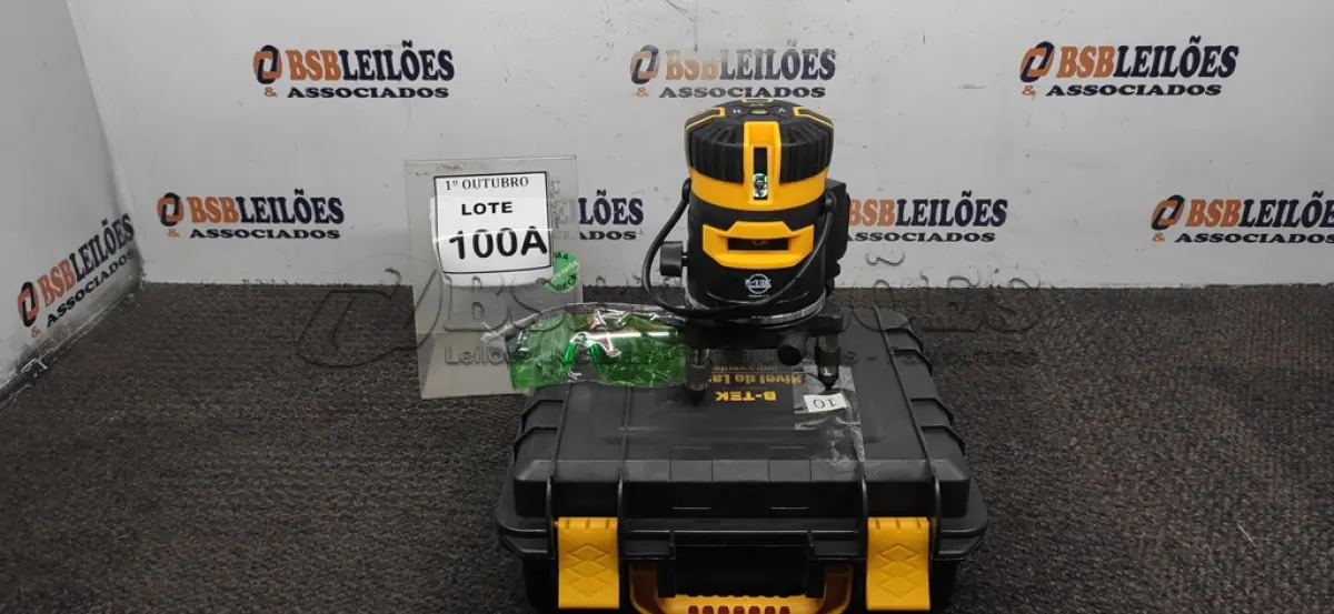 LOTE 100 - 01 NÍVEL A LASER COM 2 BATERIAS MALETA ÓCULOS DE PROTEÇÃO. (NO ESTADO) ATENÇÃO! FAZER A VISITAÇÃO ANTES DE ARREMATAR, NÃO SABEMOS SE FUNCIONA, LEILÃO NÃO TEM GARANTIA E NEM DEVOLUÇÃO, SUJEITO A POSSÍVEIS AVARIAS VISÍVEIS/OCULTAS E/OU AUSÊNCIA DE COMPONENTES.