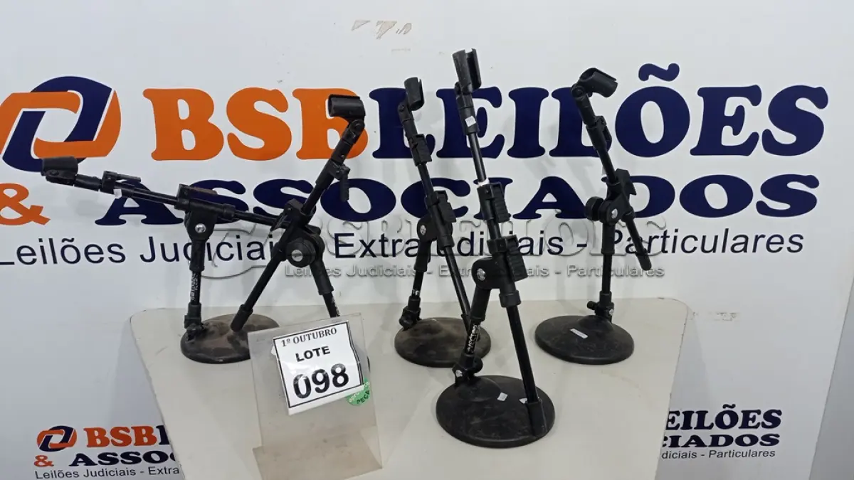 LOTE 098 - 05 SUPORTES PARA MICROFONE. (NO ESTADO) ATENÇÃO! FAZER A VISITAÇÃO ANTES DE ARREMATAR, NÃO SABEMOS SE FUNCIONA, LEILÃO NÃO TEM GARANTIA E NEM DEVOLUÇÃO, SUJEITO A POSSÍVEIS AVARIAS VISÍVEIS/OCULTAS E/OU AUSÊNCIA DE COMPONENTES.