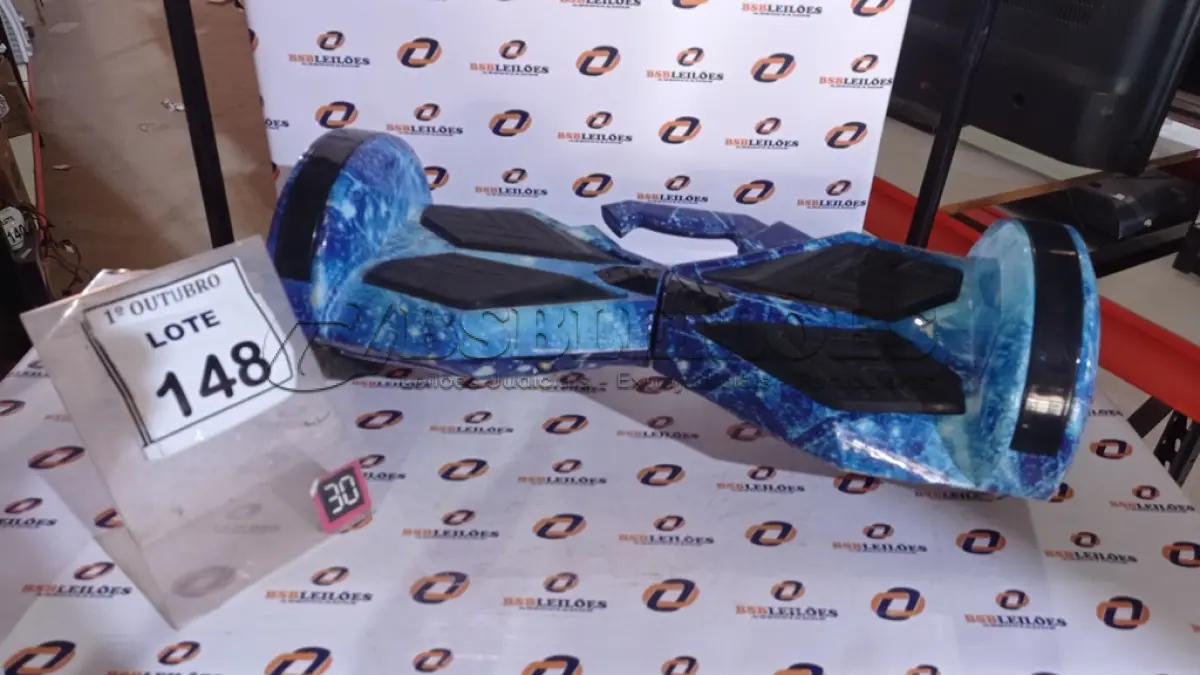 LOTE 148 - 01 HOVERBOARD. (NO ESTADO) ATENÇÃO! FAZER A VISITAÇÃO ANTES DE ARREMATAR, NÃO SABEMOS SE FUNCIONA, LEILÃO NÃO TEM GARANTIA E NEM DEVOLUÇÃO, SUJEITO A POSSÍVEIS AVARIAS VISÍVEIS/OCULTAS E/OU AUSÊNCIA DE COMPONENTES.
