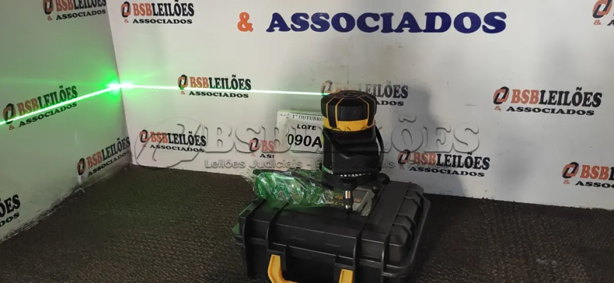 LOTE 090 - 01 NIVEL A LASER COM 2 BATERIAS MALETA ÓCULOS DE PROTEÇÃO. (NO ESTADO) ATENÇÃO! FAZER A VISITAÇÃO ANTES DE ARREMATAR, NÃO SABEMOS SE FUNCIONA, LEILÃO NÃO TEM GARANTIA E NEM DEVOLUÇÃO, SUJEITO A POSSÍVEIS AVARIAS VISÍVEIS/OCULTAS E/OU AUSÊNCIA DE COMPONENTES.