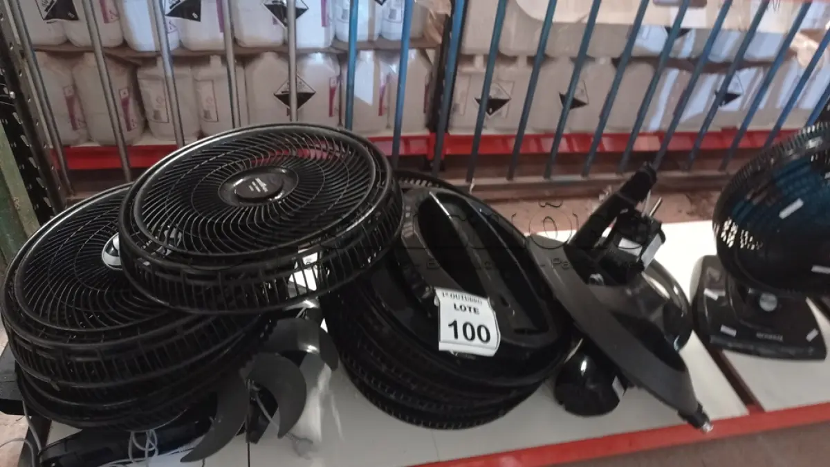 LOTE 100 - 01 LOTE COM VÁRIOS VENTILADORES DESMONTADOS MARCAS VARIADAS. (NO ESTADO) ATENÇÃO! FAZER A VISITAÇÃO ANTES DE ARREMATAR, NÃO SABEMOS SE FUNCIONA, LEILÃO NÃO TEM GARANTIA E NEM DEVOLUÇÃO, SUJEITO A POSSÍVEIS AVARIAS VISÍVEIS/OCULTAS E/OU AUSÊNCIA DE COMPONENTES.