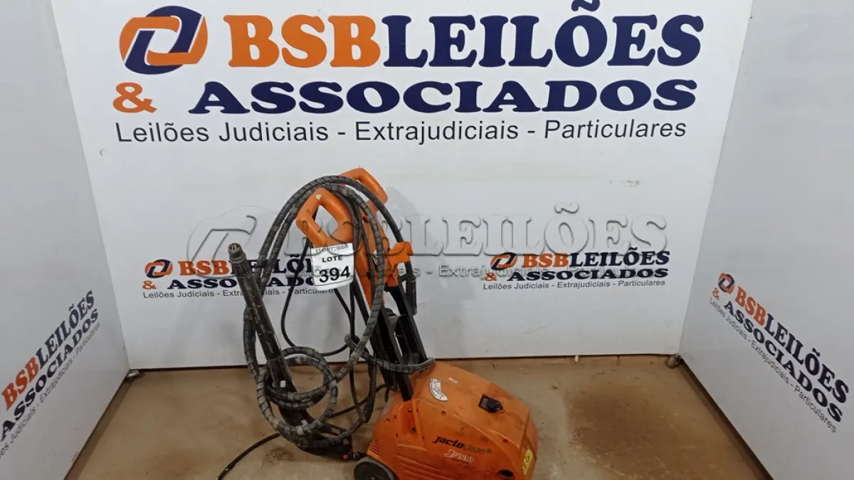 LOTE 394 - 01 LAVADORA DE ALTA PRESSÃO MARCA JACTOCLEAN. (NO ESTADO) ATENÇÃO! FAZER A VISITAÇÃO ANTES DE ARREMATAR, NÃO SABEMOS SE FUNCIONA, LEILÃO NÃO TEM GARANTIA E NEM DEVOLUÇÃO, SUJEITO A POSSÍVEIS AVARIAS VISÍVEIS/OCULTAS E/OU AUSÊNCIA DE COMPONENTES.