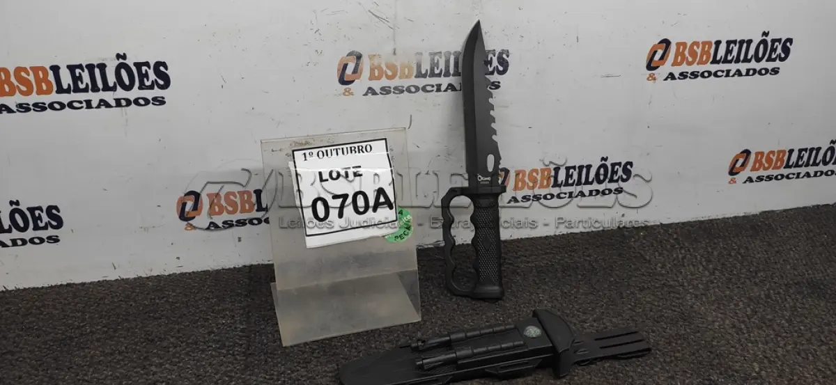 LOTE 070 - 01 FACA TÁTICA COM SOCO INGLÊS NO CABO PEDERNEIRA E AMOLADOR BAINHA DE ABS TAMANHO TOTAL 30CM. (NO ESTADO) ATENÇÃO! FAZER A VISITAÇÃO ANTES DE ARREMATAR, NÃO SABEMOS SE FUNCIONA, LEILÃO NÃO TEM GARANTIA E NEM DEVOLUÇÃO, SUJEITO A POSSÍVEIS AVARIAS VISÍVEIS/OCULTAS E/OU AUSÊNCIA DE COMPONENTES.