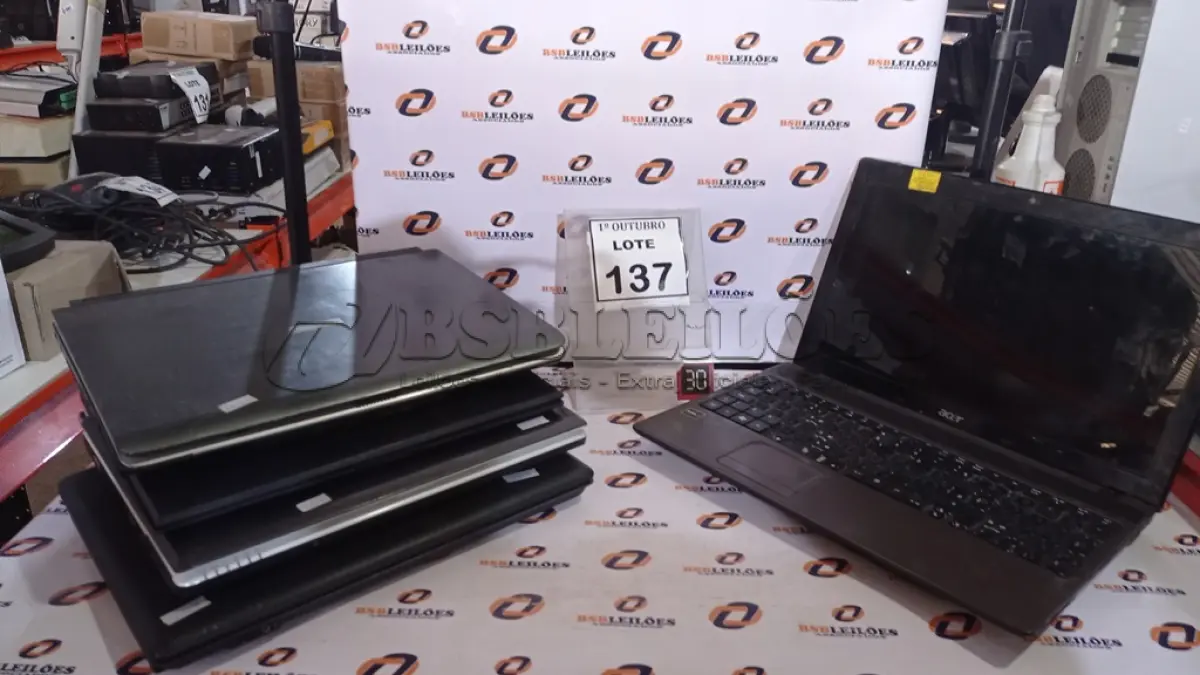 LOTE 137 - 05 NOTEBOOKS MARCAS E MODELOS DIVERSOS. (NO ESTADO) ATENÇÃO! FAZER A VISITAÇÃO ANTES DE ARREMATAR, NÃO SABEMOS SE FUNCIONA, LEILÃO NÃO TEM GARANTIA E NEM DEVOLUÇÃO, SUJEITO A POSSÍVEIS AVARIAS VISÍVEIS/OCULTAS E/OU AUSÊNCIA DE COMPONENTES.
