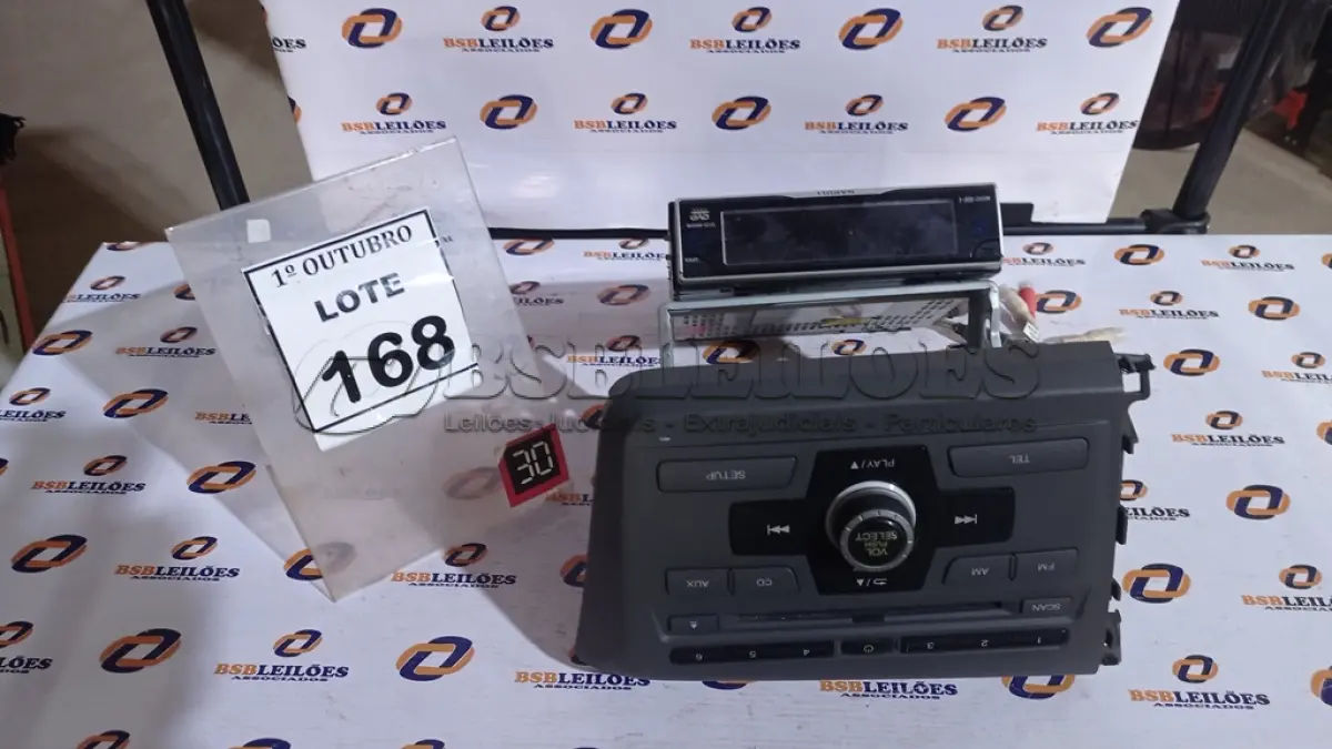 LOTE 168 - 02 APARELHOS DE SOM AUTOMOTIVOS. (NO ESTADO) ATENÇÃO! FAZER A VISITAÇÃO ANTES DE ARREMATAR, NÃO SABEMOS SE FUNCIONA, LEILÃO NÃO TEM GARANTIA E NEM DEVOLUÇÃO, SUJEITO A POSSÍVEIS AVARIAS VISÍVEIS/OCULTAS E/OU AUSÊNCIA DE COMPONENTES