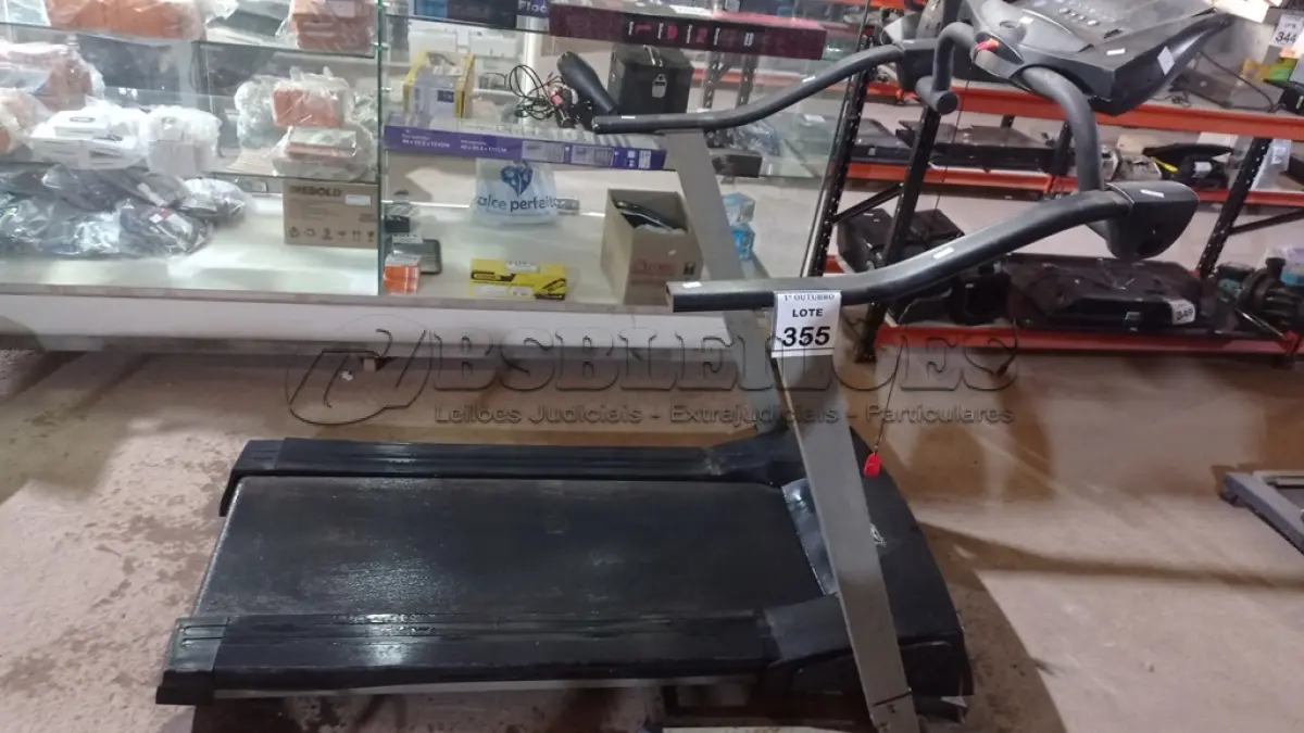 LOTE 355 - 01 ESTEIRA ERGOMÉTRICA MARCA REEBOK. (NO ESTADO) ATENÇÃO! FAZER A VISITAÇÃO ANTES DE ARREMATAR, NÃO SABEMOS SE FUNCIONA, LEILÃO NÃO TEM GARANTIA E NEM DEVOLUÇÃO, SUJEITO A POSSÍVEIS AVARIAS VISÍVEIS/OCULTAS E/OU AUSÊNCIA DE COMPONENTES.