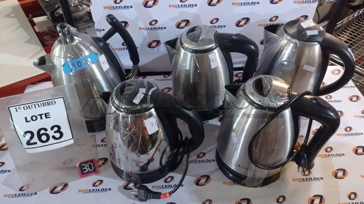 LOTE 263 - 05 CHALEIRAS ELÉTRICAS. (NO ESTADO) ATENÇÃO! FAZER A VISITAÇÃO ANTES DE ARREMATAR, NÃO SABEMOS SE FUNCIONA, LEILÃO NÃO TEM GARANTIA E NEM DEVOLUÇÃO, SUJEITO A POSSÍVEIS AVARIAS VISÍVEIS/OCULTAS E/OU AUSÊNCIA DE COMPONENTES.