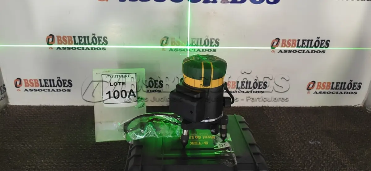 LOTE 100 - 01 NÍVEL A LASER COM 2 BATERIAS MALETA ÓCULOS DE PROTEÇÃO. (NO ESTADO) ATENÇÃO! FAZER A VISITAÇÃO ANTES DE ARREMATAR, NÃO SABEMOS SE FUNCIONA, LEILÃO NÃO TEM GARANTIA E NEM DEVOLUÇÃO, SUJEITO A POSSÍVEIS AVARIAS VISÍVEIS/OCULTAS E/OU AUSÊNCIA DE COMPONENTES.