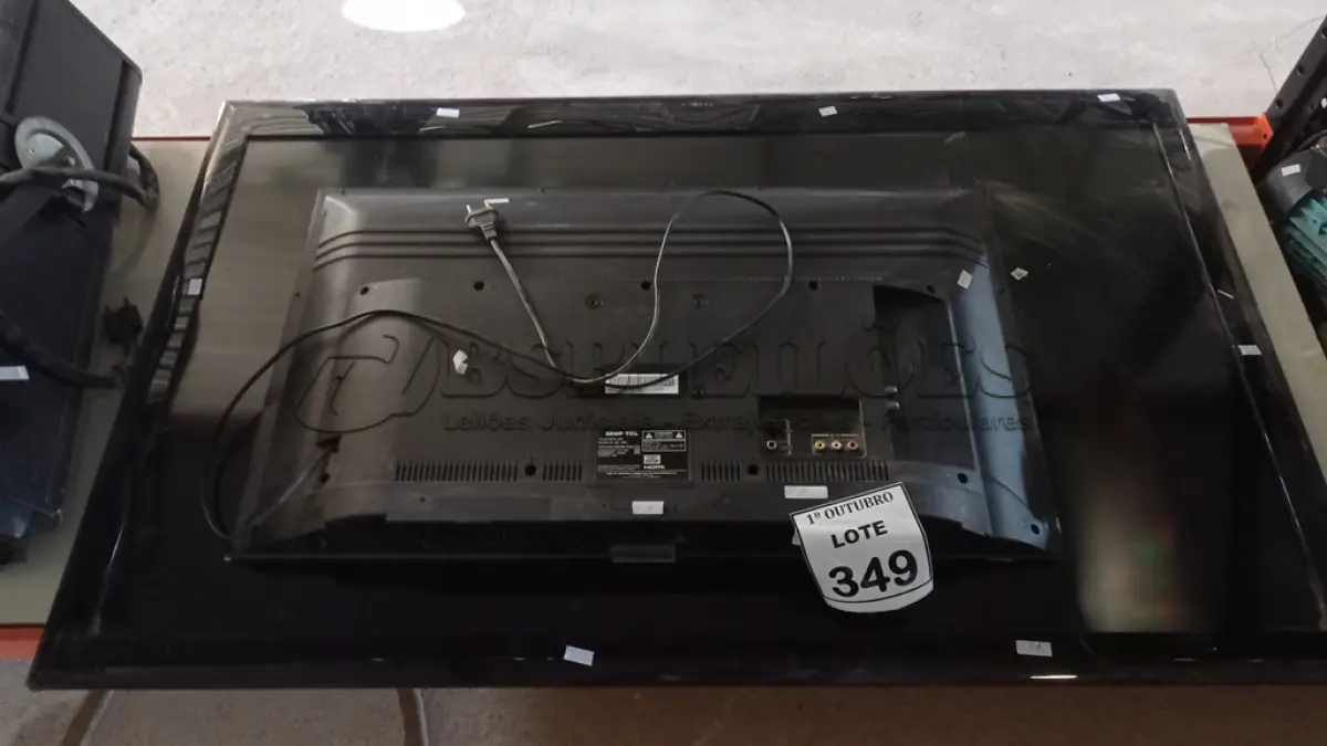 LOTE 349 - 01 TV LCD 47’’ MARCA LG E 01 TV LCD 32’’ MARCA SEMP TCL. (NO ESTADO) ATENÇÃO! FAZER A VISITAÇÃO ANTES DE ARREMATAR, NÃO SABEMOS SE FUNCIONA, LEILÃO NÃO TEM GARANTIA E NEM DEVOLUÇÃO, SUJEITO A POSSÍVEIS AVARIAS VISÍVEIS/OCULTAS E/OU AUSÊNCIA DE COMPONENTES.