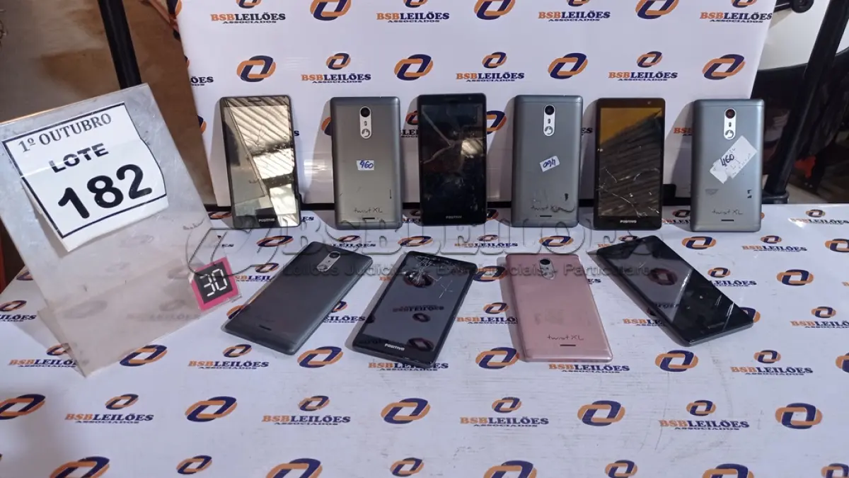 LOTE 182 - 10 CELULARES MARCA POSITIVO. (NO ESTADO) ATENÇÃO! FAZER A VISITAÇÃO ANTES DE ARREMATAR, NÃO SABEMOS SE FUNCIONA, LEILÃO NÃO TEM GARANTIA E NEM DEVOLUÇÃO, SUJEITO A POSSÍVEIS AVARIAS VISÍVEIS/OCULTAS E/OU AUSÊNCIA DE COMPONENTES